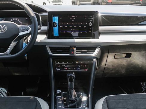 New 2025 Volkswagen Taos SE w/ Black Wheel Package FWD image 13