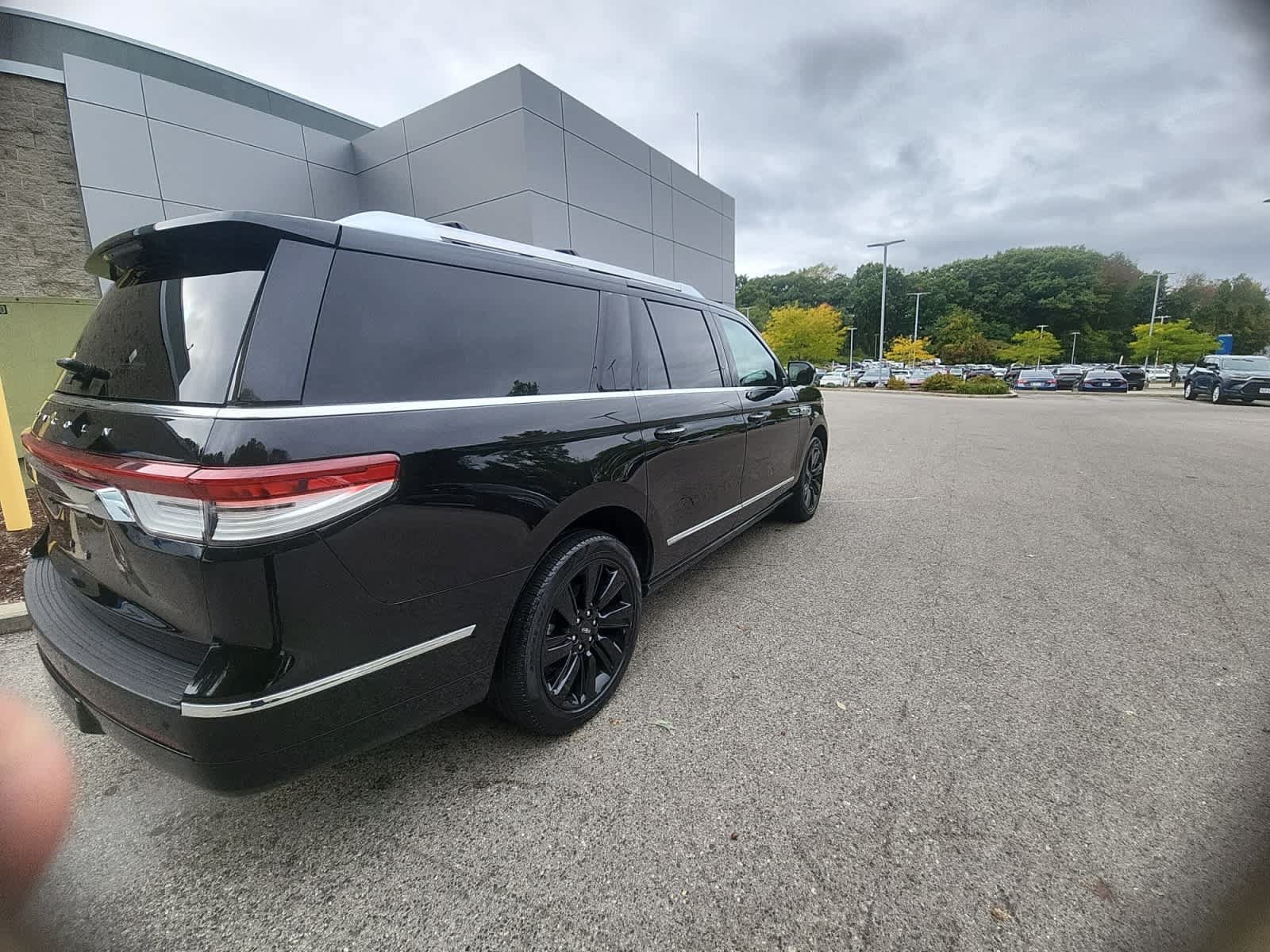 Used 2024 Lincoln Navigator L Reserve AWD/4WD image 25