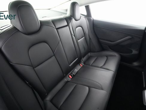 Used 2023 Tesla Model 3 Standard Range image 9