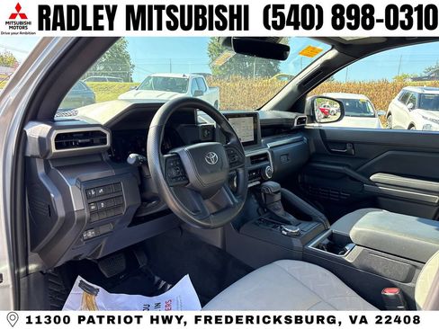 Used 2025 Toyota Tacoma SR5 AWD/4WD image 4