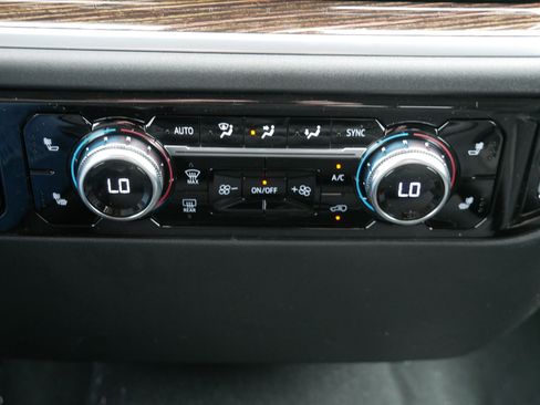 New 2026 GMC Sierra 1500 SLE w/ Preferred Package AWD/4WD image 8