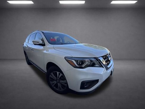Used 2020 Nissan Pathfinder SL FWD image 2