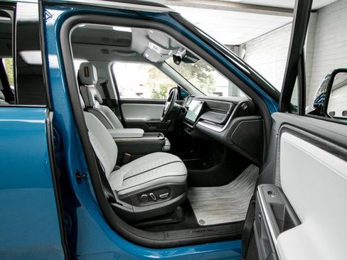 Used 2025 Rivian R1S Adventure Dual AWD/4WD image 17