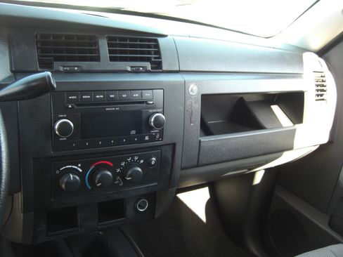 Used 2011 Dodge Dakota Big Horn w/ Utility Group image 9