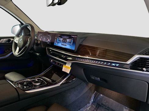 Used 2026 BMW X7 xDrive40i AWD/4WD image 32