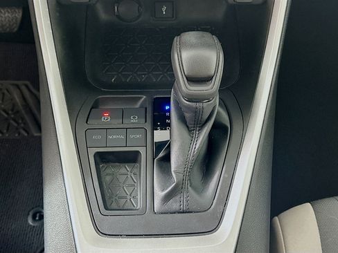 Used 2022 Toyota RAV4 XLE image 23