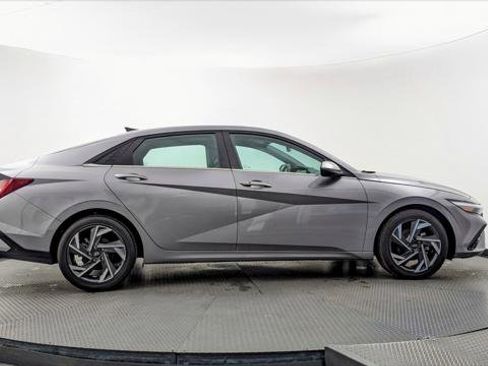 Used 2025 Hyundai Elantra SEL image 9