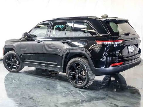 Used 2023 Jeep Grand Cherokee Altitude AWD/4WD image 9