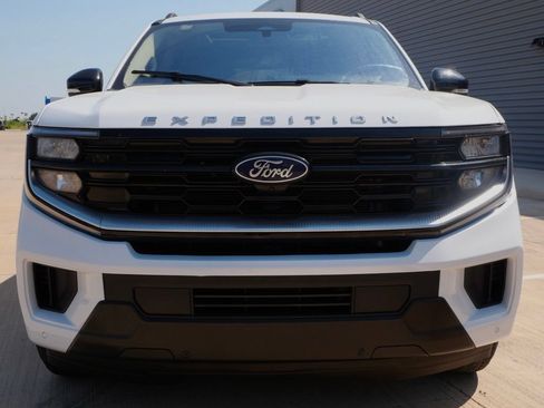 Used 2025 Ford Expedition Active AWD/4WD image 4