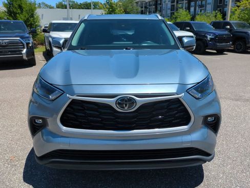 Used 2023 Toyota Highlander XLE FWD image 9