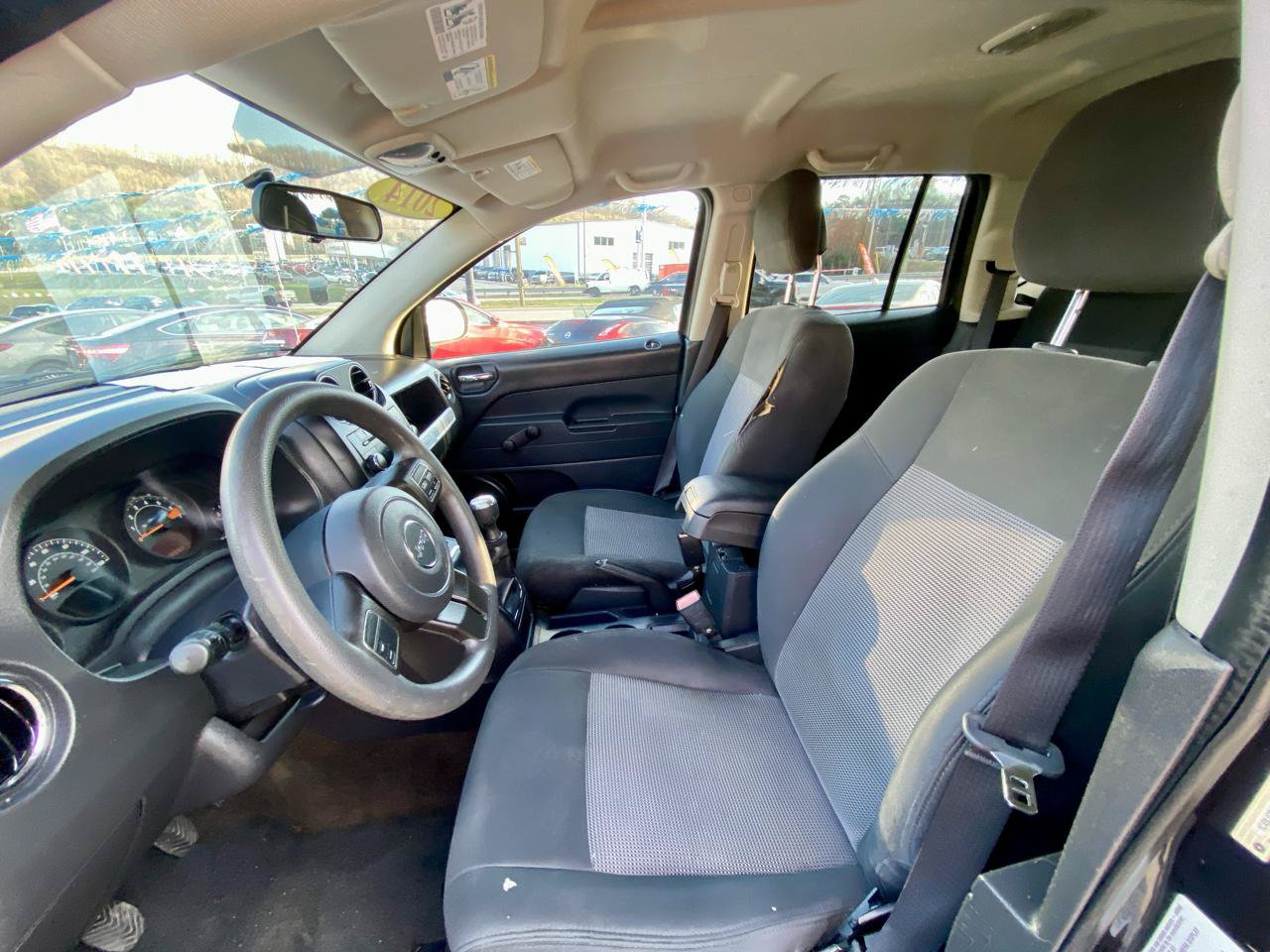 Used 2014 Jeep Compass Sport FWD image 9