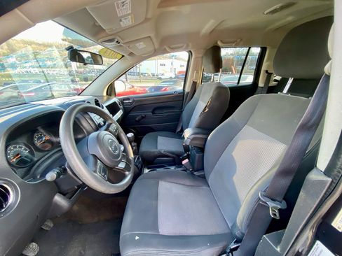 Used 2014 Jeep Compass Sport image 9