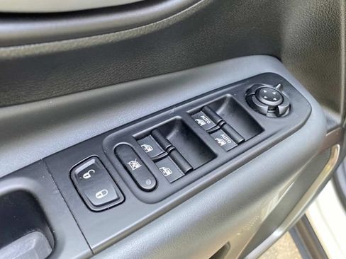 Used 2023 Jeep Renegade Latitude AWD/4WD image 13