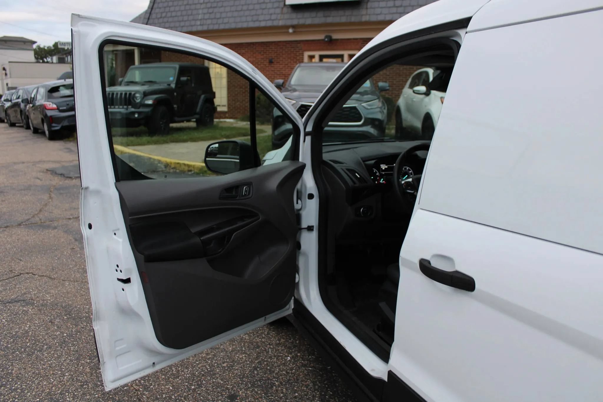 Used 2019 Ford Transit Connect XL FWD image 8