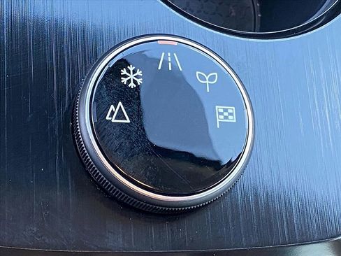 Used 2023 Nissan Rogue SV image 15