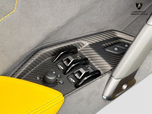 Used 2025 Lamborghini Revuelto AWD/4WD image 55