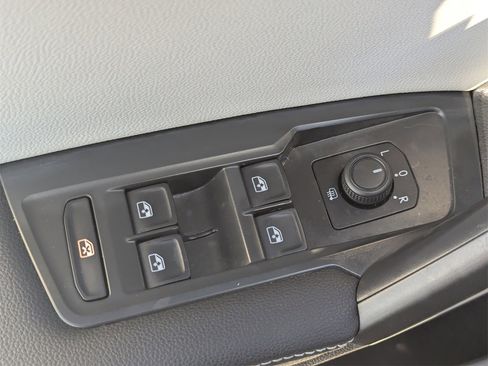 Used 2022 Volkswagen Tiguan S image 22