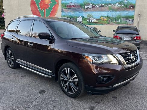 Used 2020 Nissan Pathfinder Platinum image 3