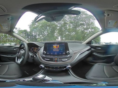 Used 2025 Nissan Altima 2.5 SV FWD image 42