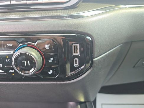 Used 2024 Chevrolet Silverado 2500 ZR2 w/ Technology Package image 39