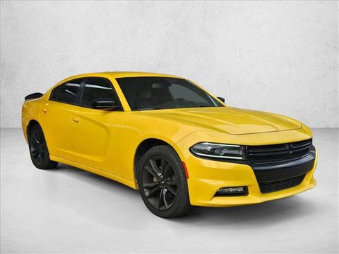 Used 2017 Dodge Charger SXT w/ Plus Group image 3