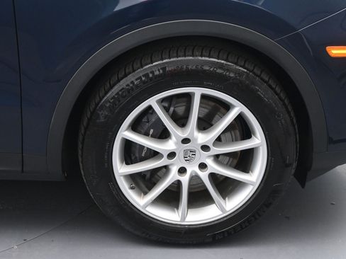 Certified 2024 Porsche Cayenne Coupe image 12