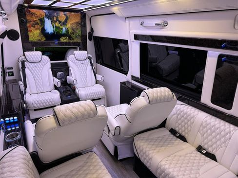 Used 2024 Mercedes-Benz Sprinter 3500 image 22