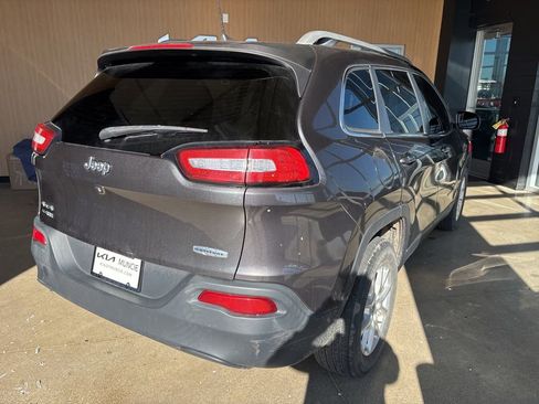 Used 2016 Jeep Cherokee Latitude w/ Cold Weather Group image 14