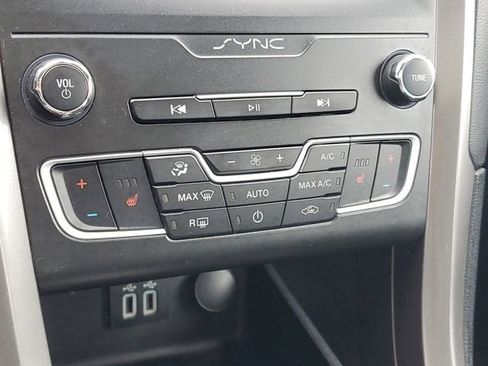 Used 2019 Ford Fusion SE AWD/4WD image 27