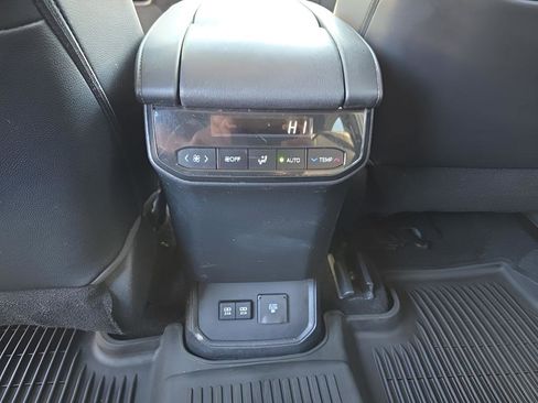 Used 2020 Toyota Highlander Limited image 22