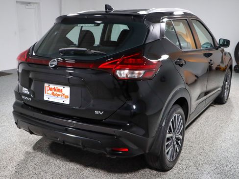 Used 2021 Nissan Kicks SV image 7
