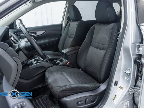Used 2020 Nissan Rogue SV image 22