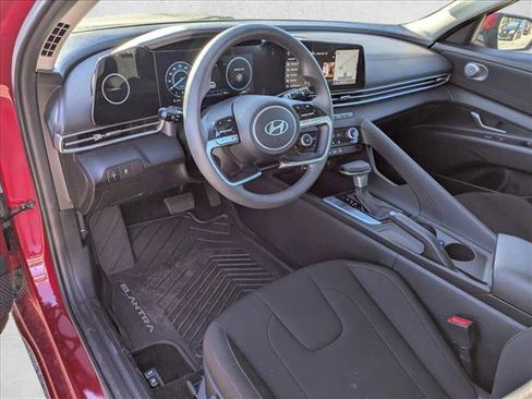 Used 2024 Hyundai Elantra SEL image 10