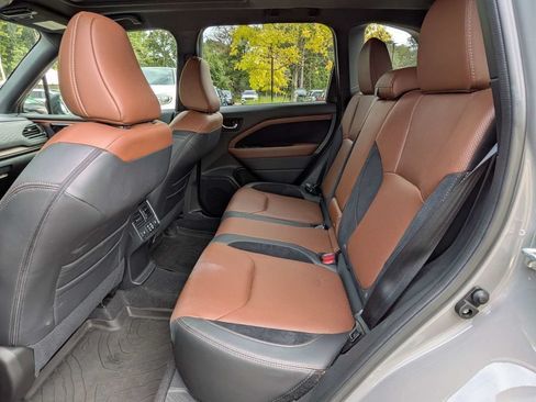 Used 2025 Subaru Forester Touring AWD/4WD image 17