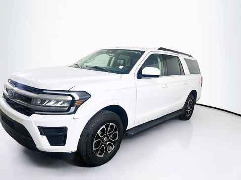 Used 2024 Ford Expedition Max XLT image 3