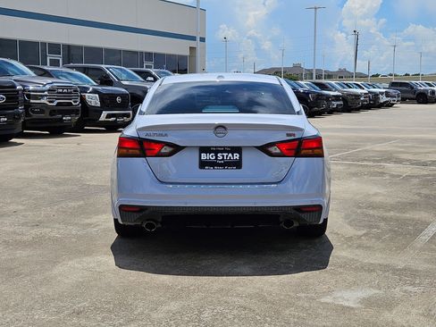 Used 2023 Nissan Altima 2.5 SR w/ SR Premium Package FWD image 6