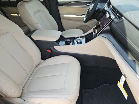 New 2025 Jeep Grand Cherokee L Limited w/ Trailer Tow Package image 16