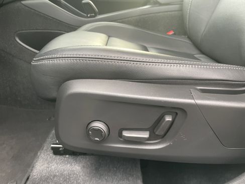 Used 2025 Volvo XC40 B5 Core image 39