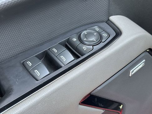 Used 2022 Chevrolet Silverado 1500 ZR2 w/ Technology Package image 15