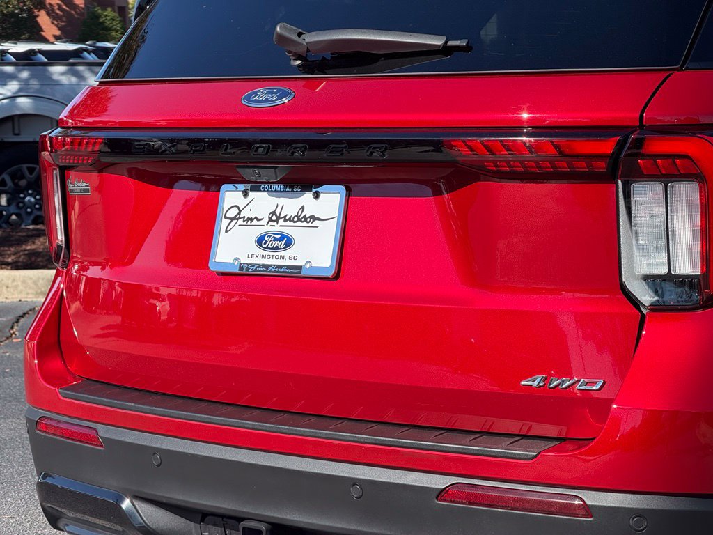 Used 2025 Ford Explorer ST-Line w/ ST-Line Street Pack AWD/4WD image 11