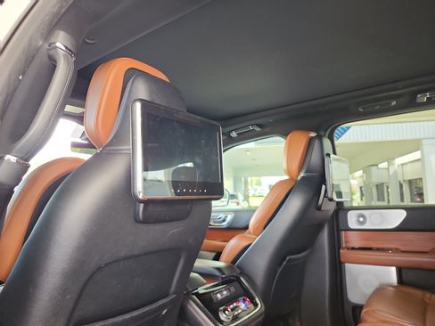 Used 2019 Lincoln Navigator Reserve AWD/4WD image 15