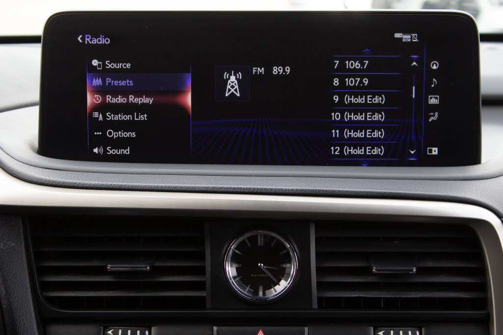 Used 2022 Lexus RX 450hL AWD w/ Premium Package image 16