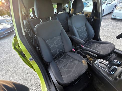 Used 2013 Ford Fiesta SE image 20