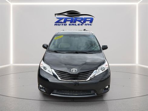 Used 2017 Toyota Sienna XLE w/ XLE Navigation Package FWD image 10