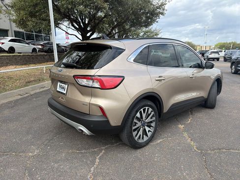 Used 2020 Ford Escape Titanium image 3