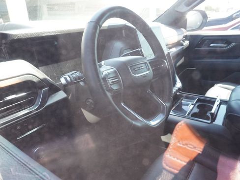 Certified 2025 GMC Yukon Denali AWD/4WD image 11