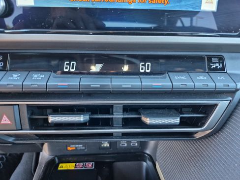 Used 2025 Toyota Camry SE FWD image 29