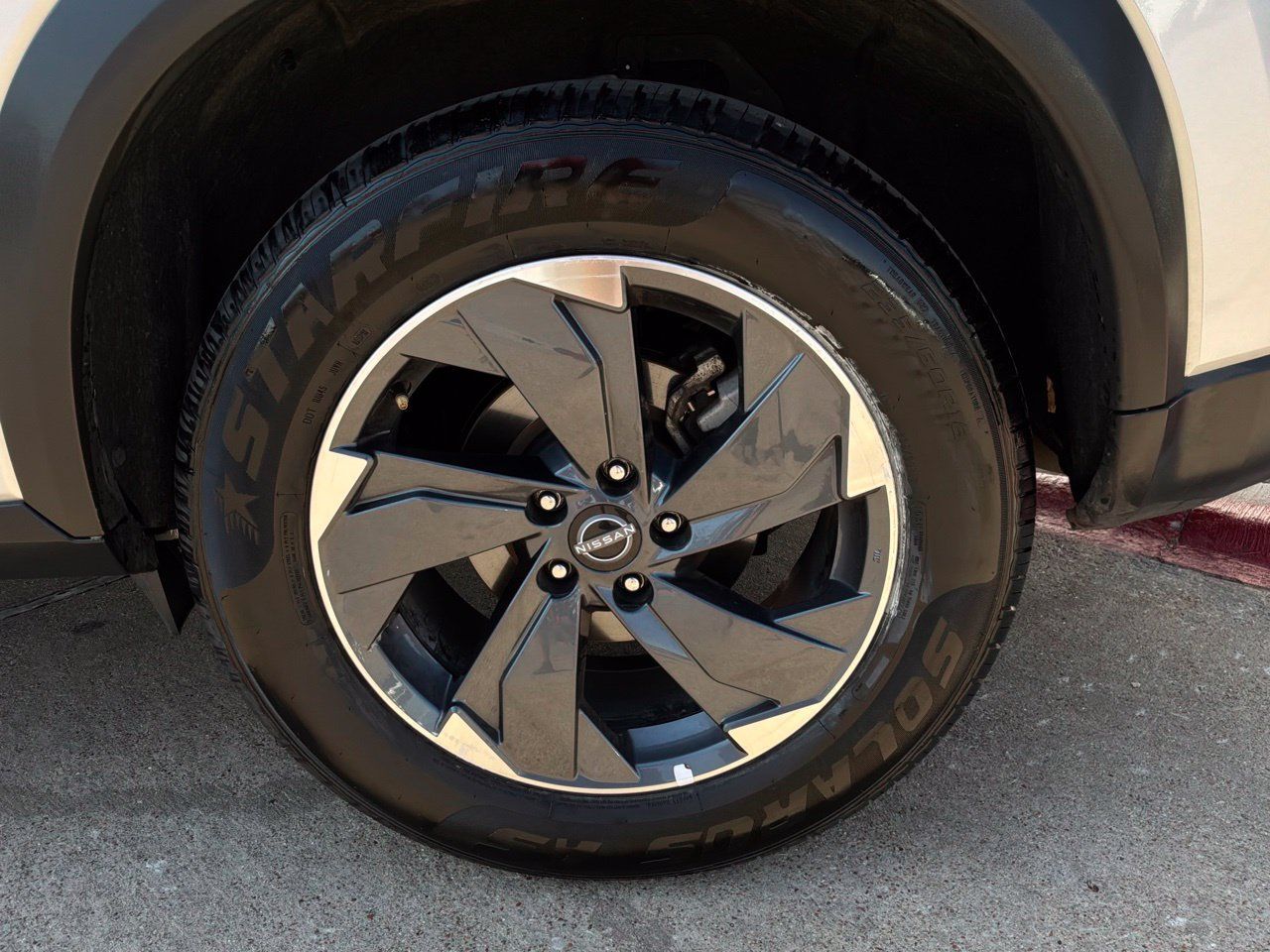 Used 2025 Nissan Rogue SV FWD image 9