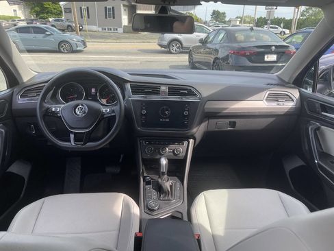 Used 2020 Volkswagen Tiguan SE image 21