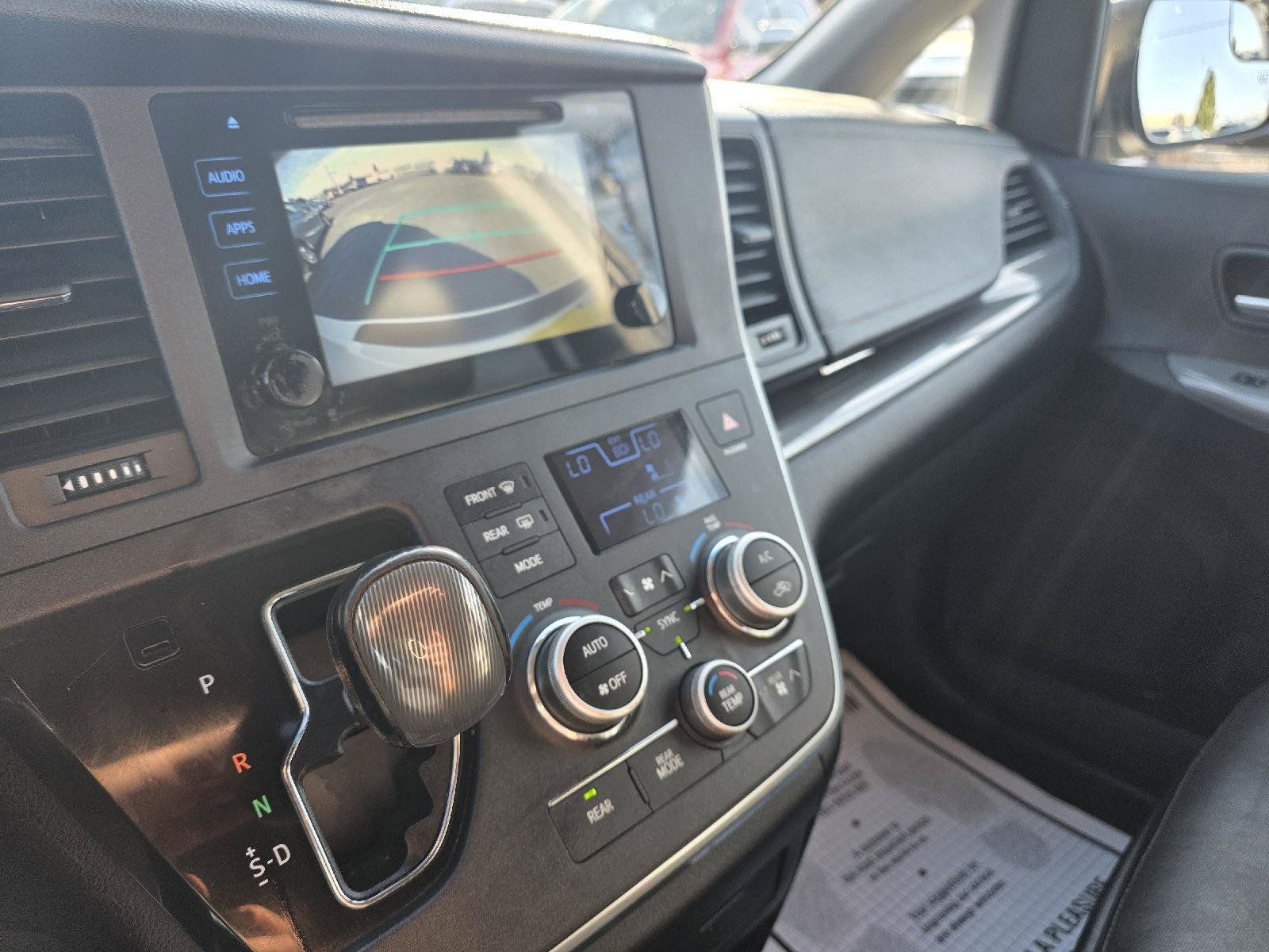 Used 2015 Toyota Sienna SE FWD image 13